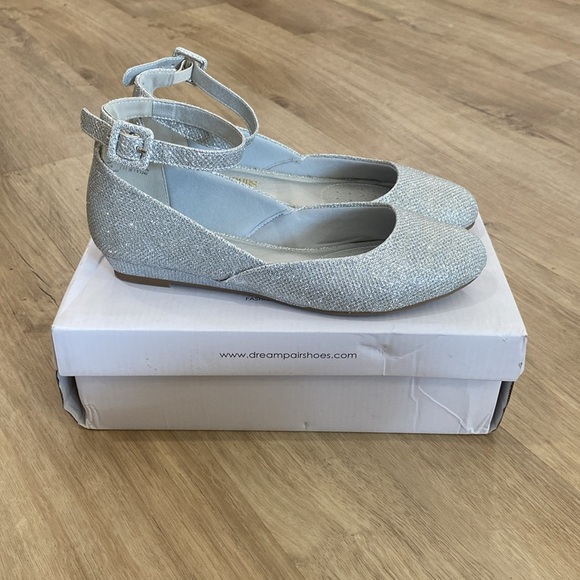 NIB Women’s Dream Pairs Revona Ankle Strap Flats - Picture 4 of 5